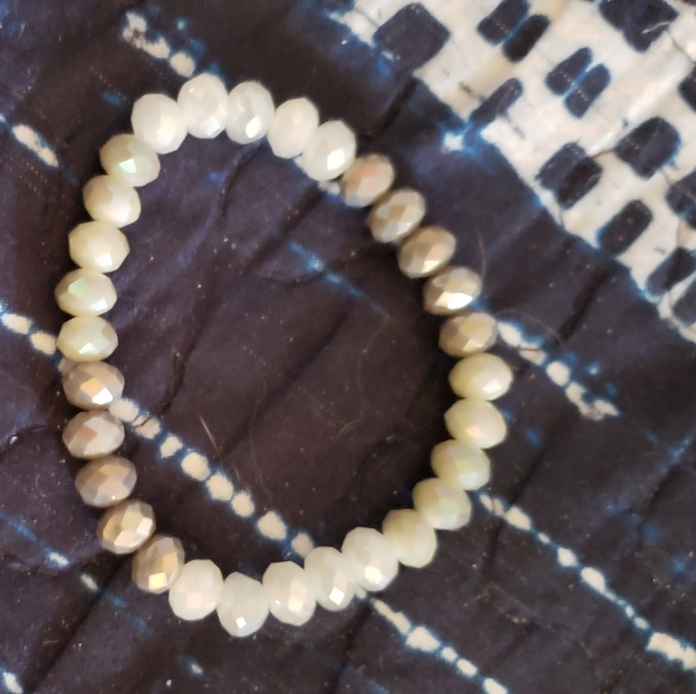 White and translucent ermish bracelet new